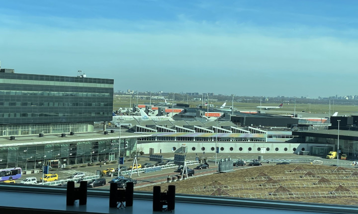 Sheraton Amsterdam Airport - Vliegtuigen spotten vanaf de kamer.