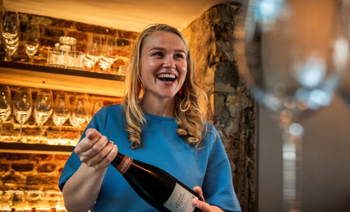 Caroline de Vries - host-sommelier at restaurant Luwte in Groningen - credits Boas Wiegmans