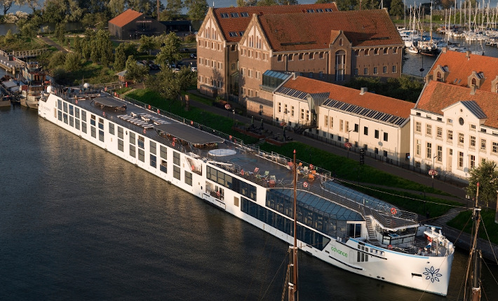 Chef's Table cruises - 3-day fine dining trips on luxury river ship