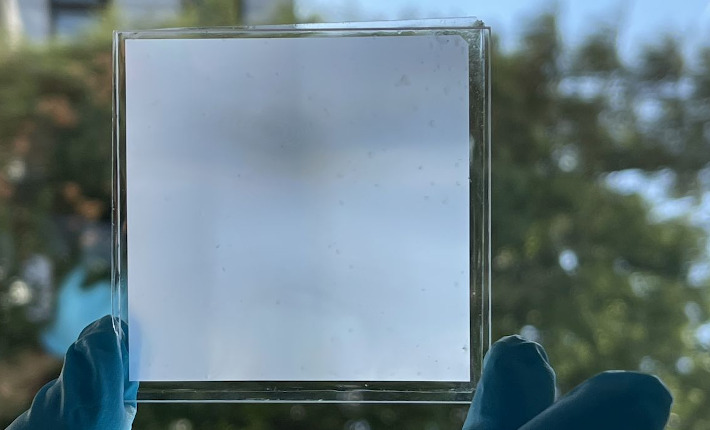 Cooling, light-Transmissive, and glare-Free: the new material combines several unique properties. (Photo: Gan Huang, KIT)