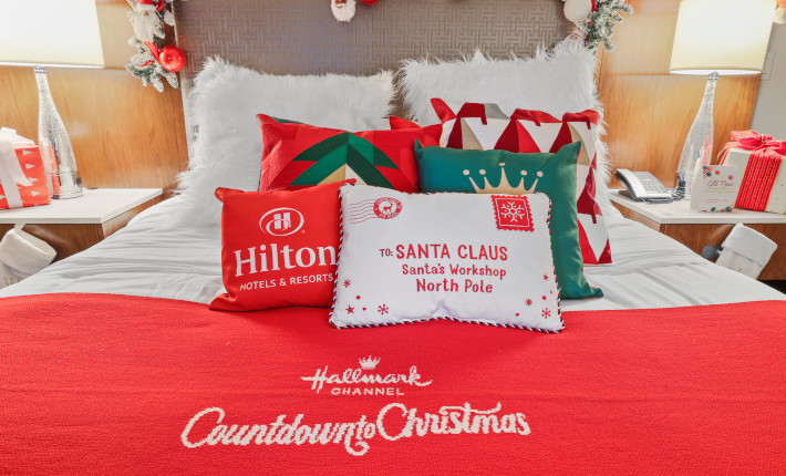 'Countdown to Christmas' themed suites at Hilton Chicago