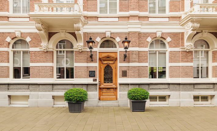 Entrance of hotel Maison ELLE in Amsterdam