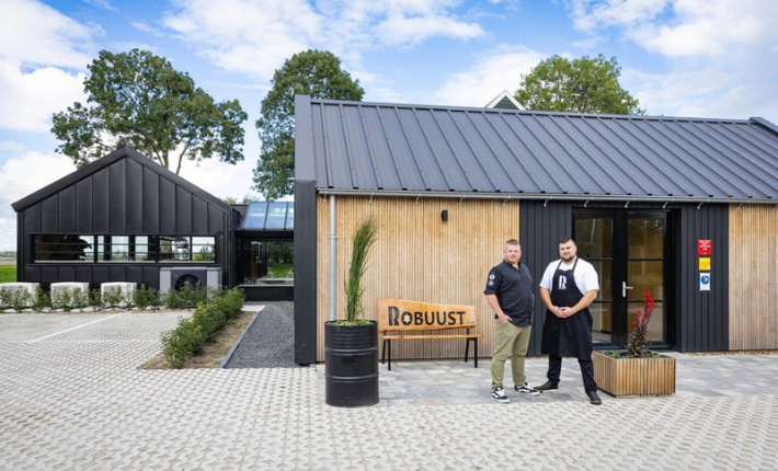 From left to right Peter Ian and Raimon Pot of restaurant Robuust - credits Kim Kok Fotografie