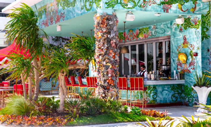 Faena Hotel Miami Beach - Sunbar - credits Bill Wisser