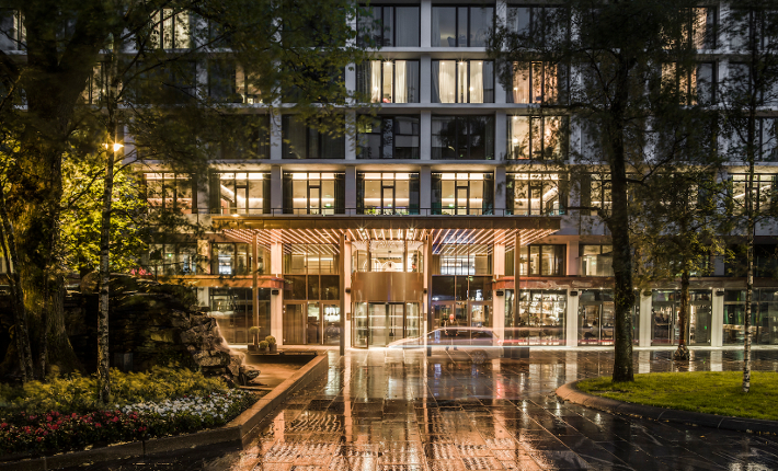 Hotel Norge entrance - credits Wouter van der Sar for concrete