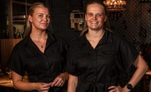 Isabelle and Sara Lute in LUTE Kruid '02 - credits Jules Reijnders studio
