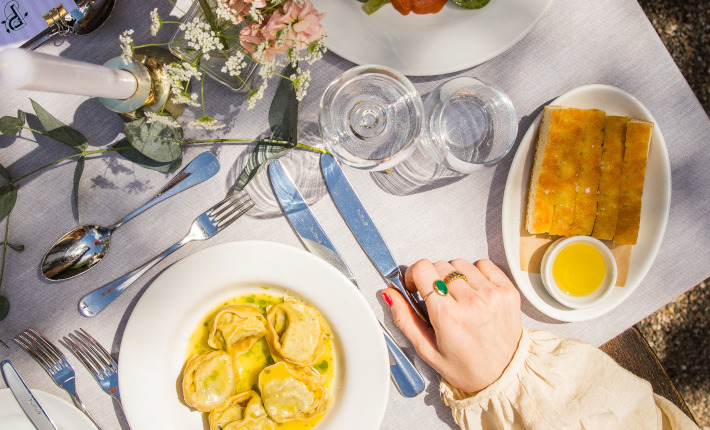 Pulitzer Garden Table Dining - credits Ashkan Mortezapour Photography