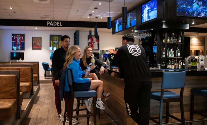 Padel City Fletcher Rotterdam Airport - Sportbar Hotel Restaurant Wings