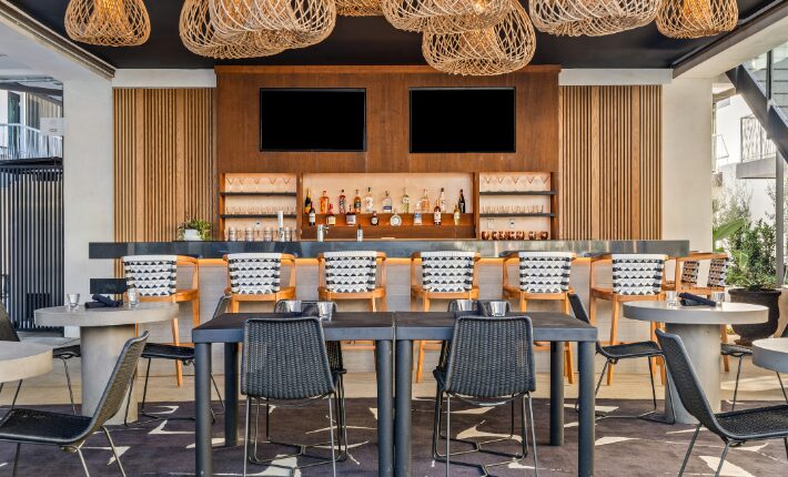 Poolbar of The Anthem Hotel in LA’s Stadium District - credits Emily Bernstein