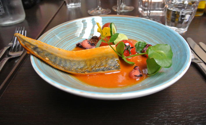 Restaurant Karakter - Makreel met tomaat, komkommer en avocado