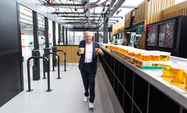Sjaak Swart explains how the frictionless Bar14 in the Johan Cruijff ArenA works