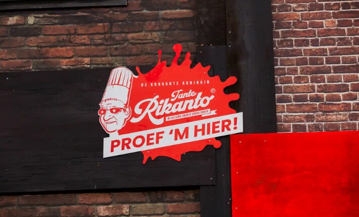 Zwarte Cross snack Tante Rikanto - credits tomdoms