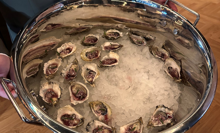 oysters at restaurant Bordeaux in Naarden