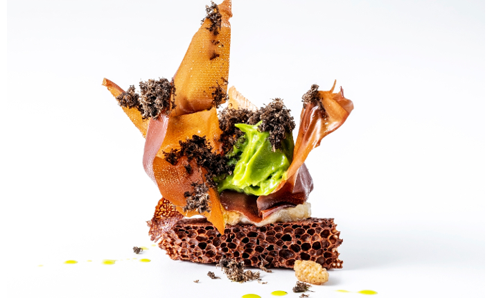 Pure chocoladebros, lavasijs, moerbei, topinamboer, zwarte truffel van Restaurant Spectrum