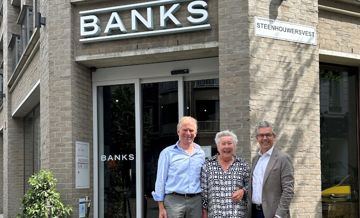 Banks Antwerpen - vlnr - Daan Terlingen - Carla Bartels en Roelof Meijering